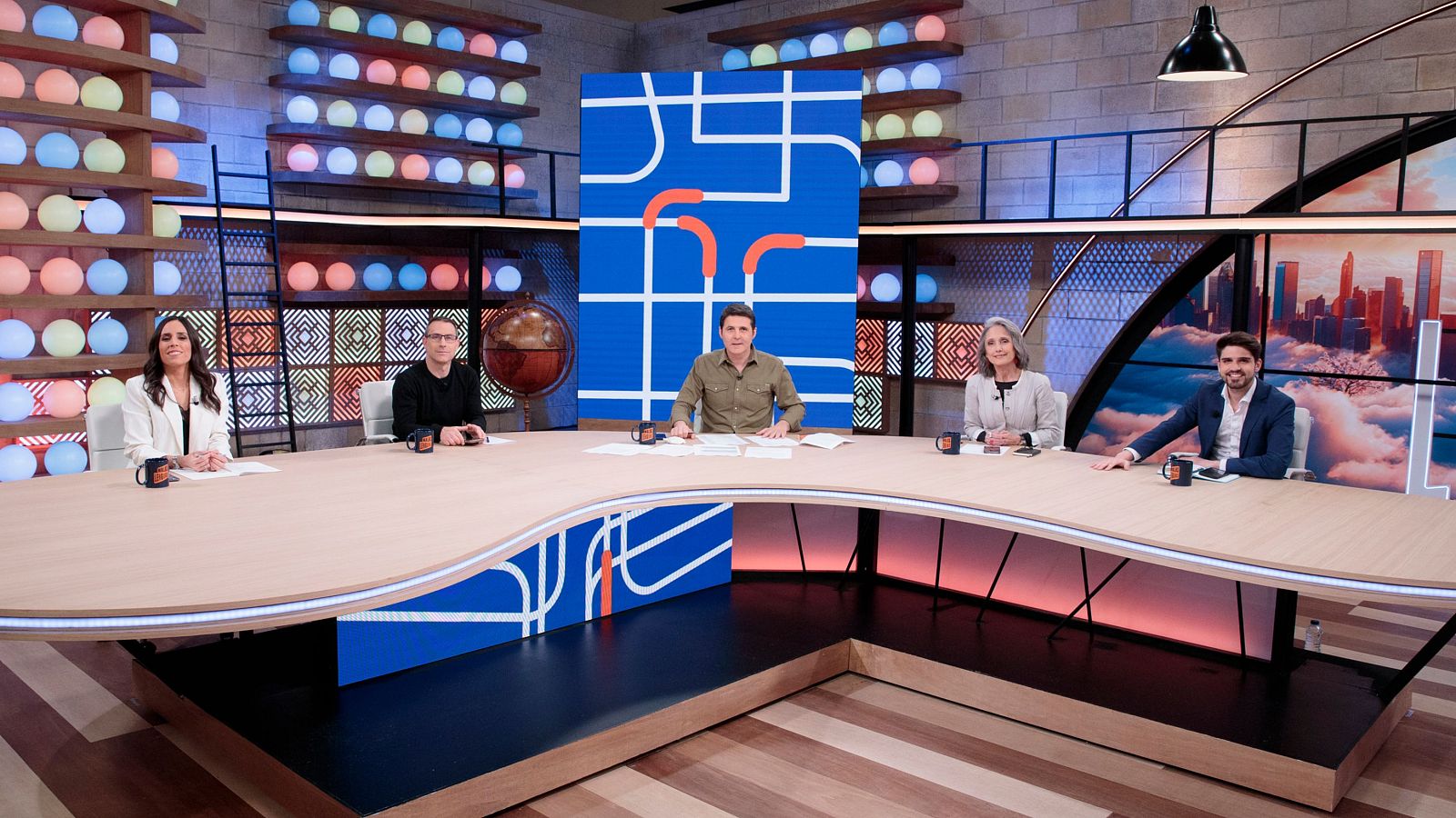 Jesús Cintora y varios analistas en el plató de Malas Lenguas