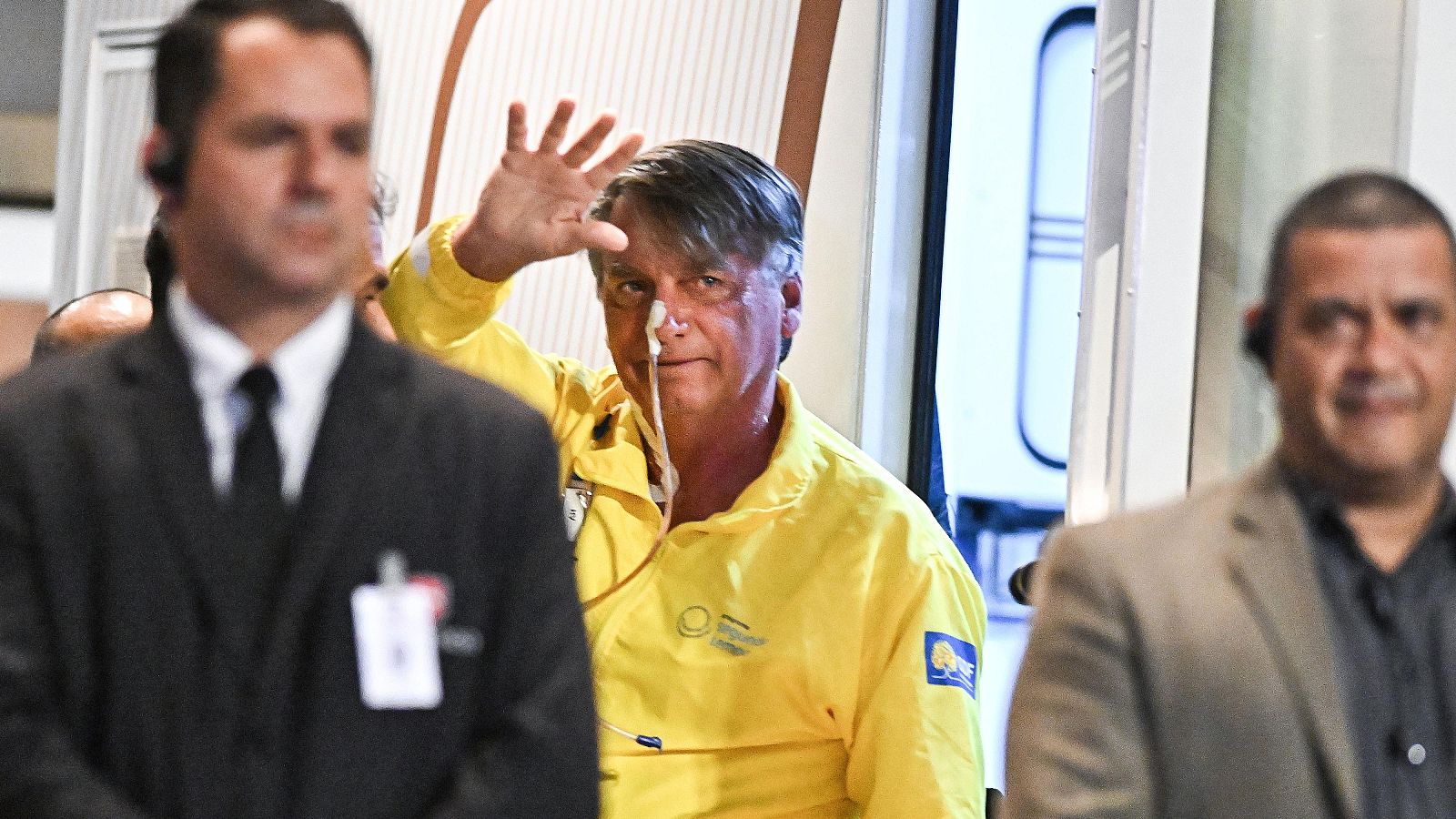 Bolsonaro evoluciona "muy bien" tras la operación intenstinal