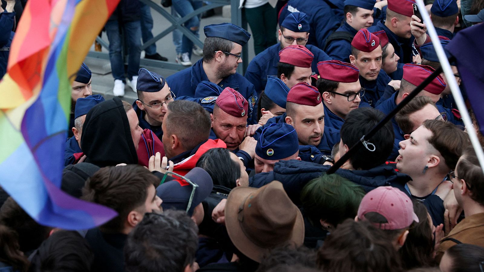 Hungría blinda en la Constitución la prohibición de la marcha del Orgullo LGTBI+