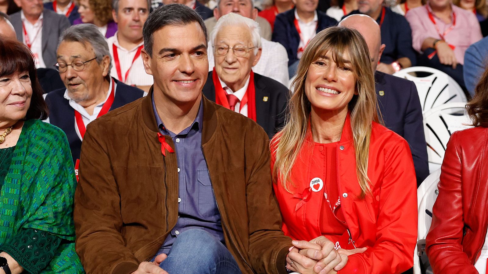 El presidente del Gobierno, Pedro Sánchez (c), su mujer Begoña Gómez (d)
