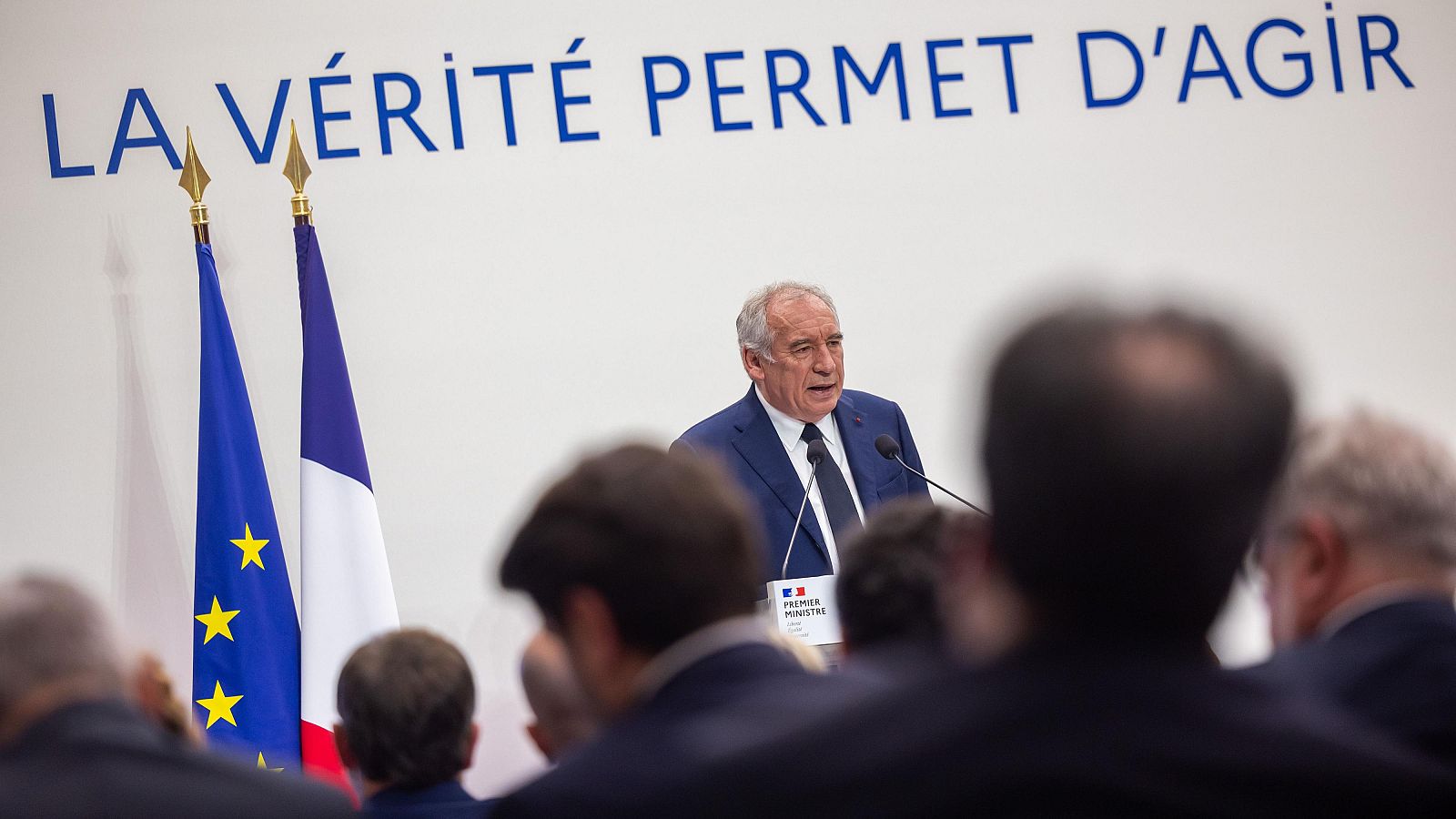 El primer ministro francés Fraçois Bayrou presenta las directrices presupuetarias