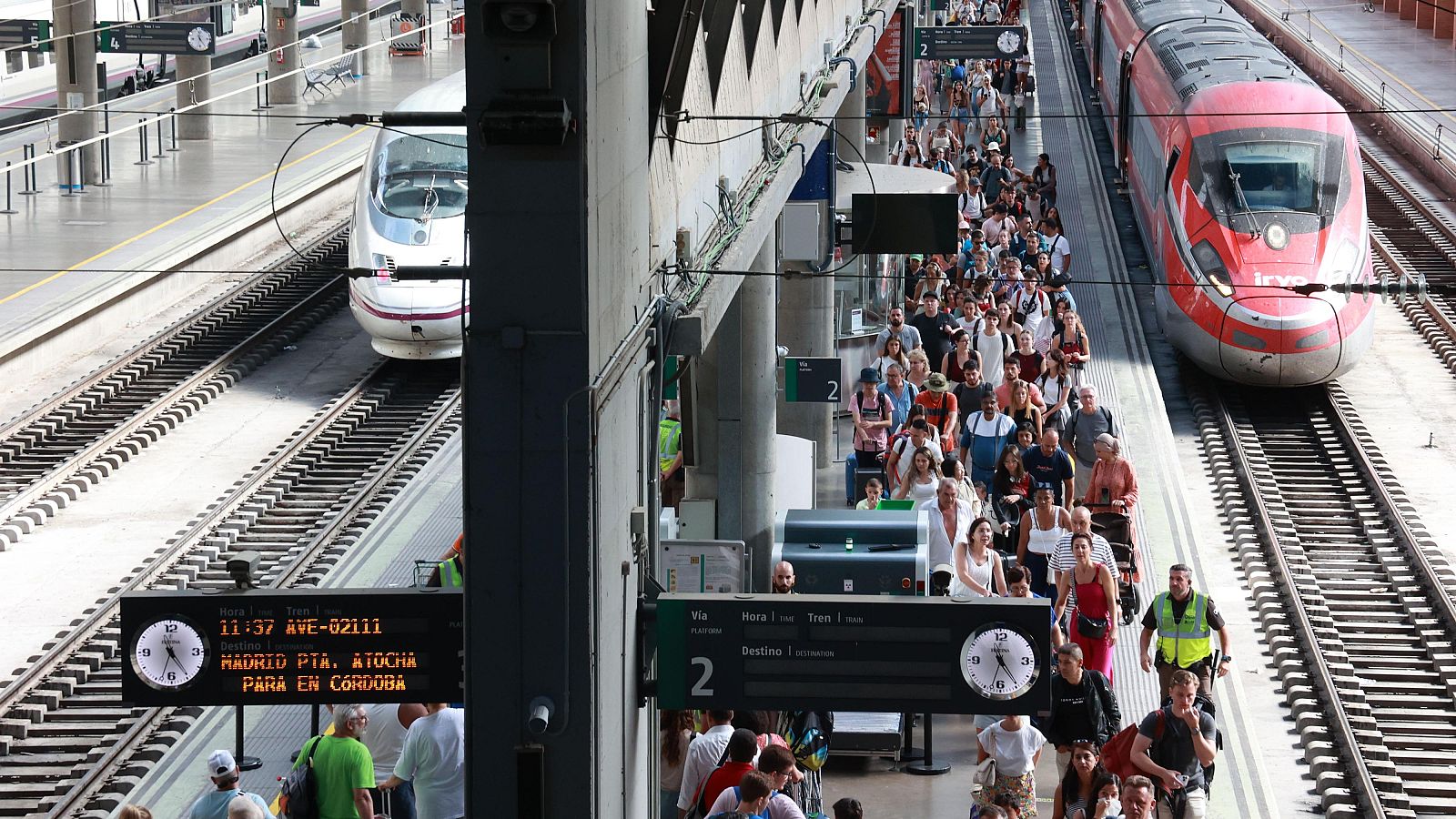 El Gobierno retira a Andalucía las ayudas para el transporte público a menores de 14 años
