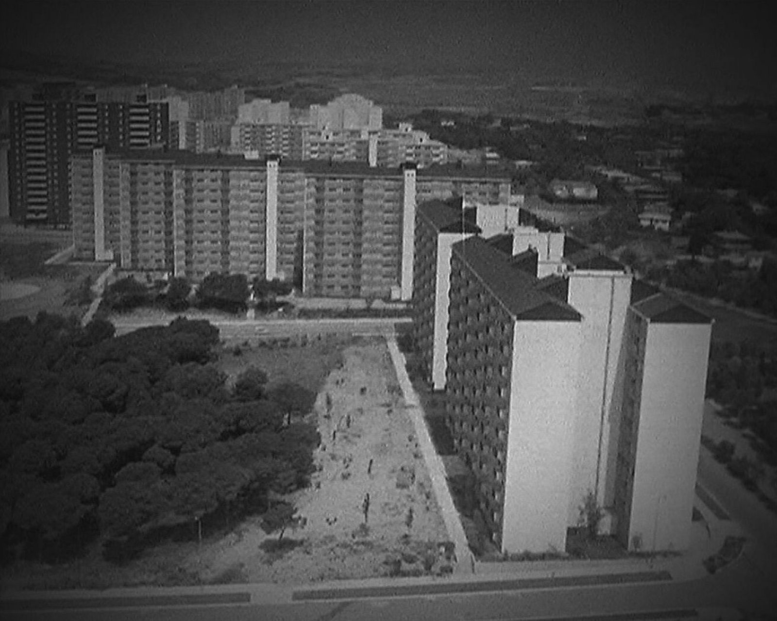 Bloques de viviendas construidos hace 50 años en la original Ciutat Badia