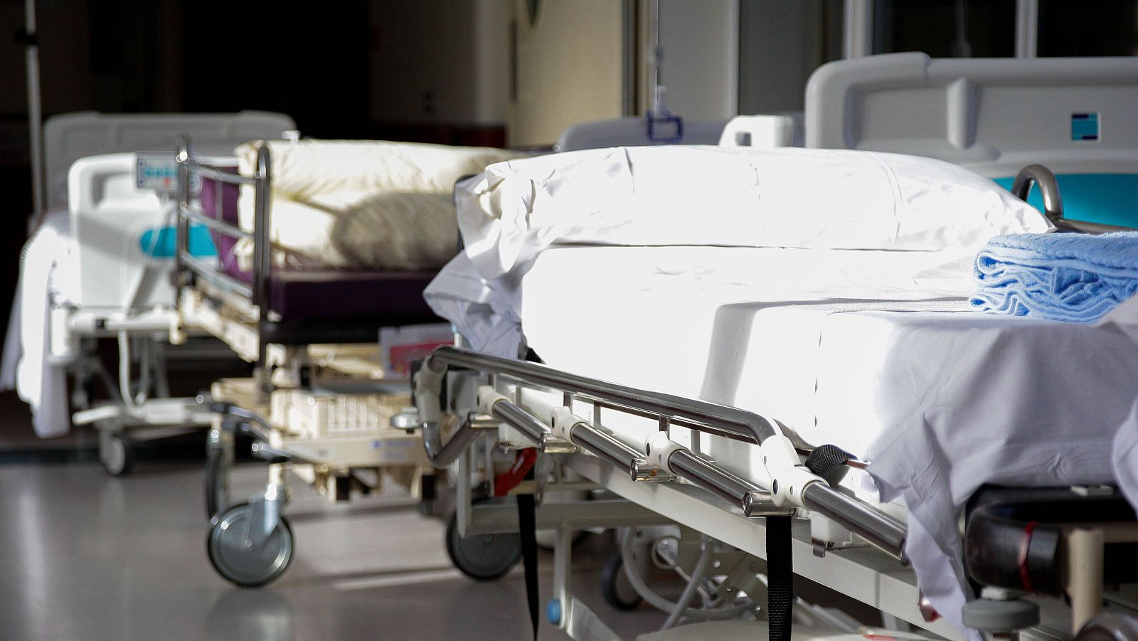 Imagen de varias camas de hospital