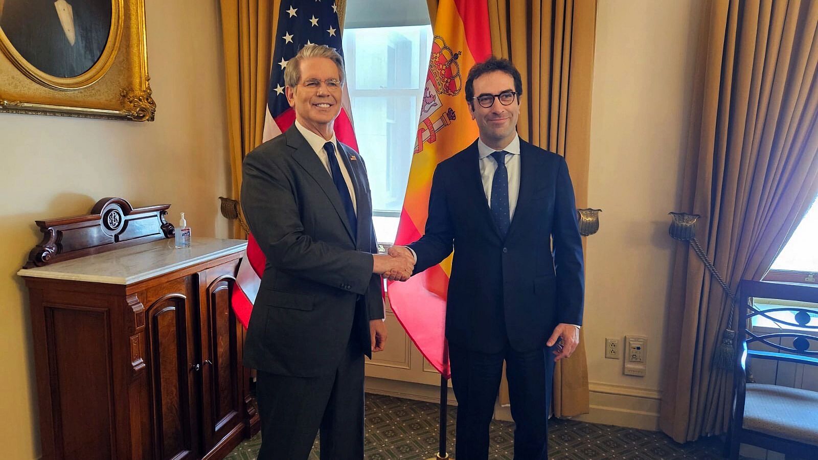 EE.UU. pide más gasto militar a España y muestra su oposición a la ‘tasa Google’ en la reunión con Cuerpo