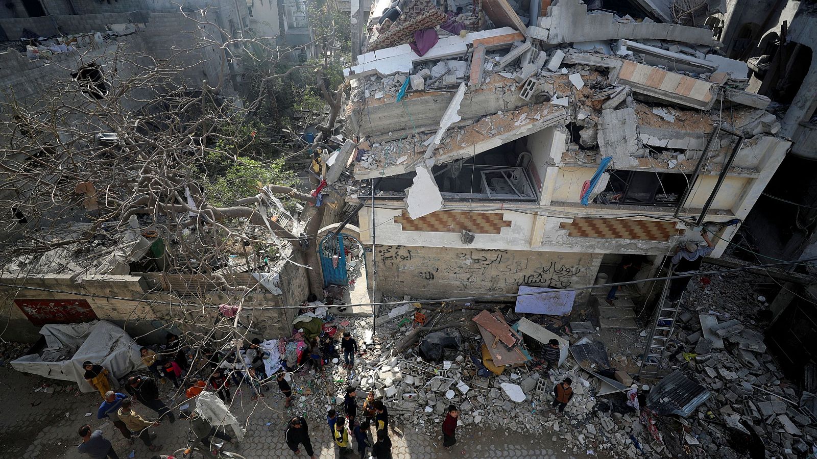 Guerra en Gaza: Israel mata a una conocida periodista y a su familia