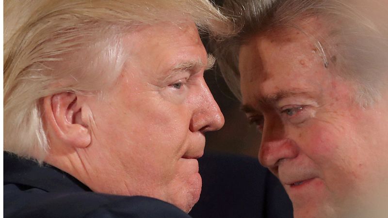 Trump dice que su exasesor Steve Bannon "ha perdido la cabeza" tras criticar los encuentros rusos de su hijo