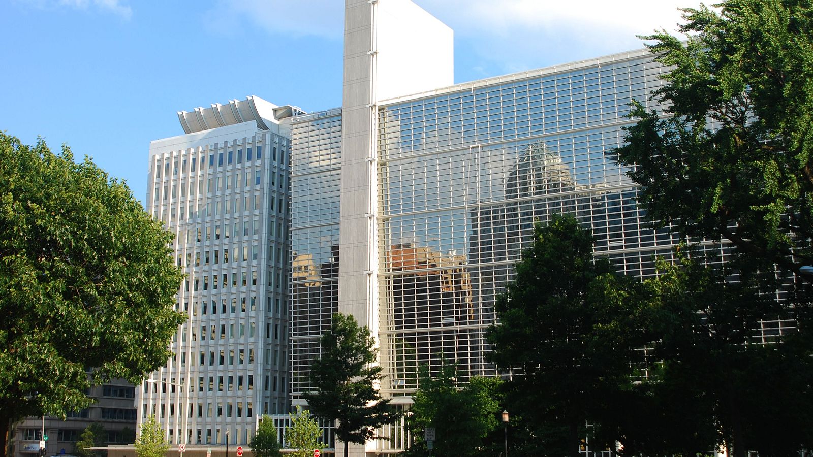 El Banco Mundial admite que la incertidumbre ralentiza PIB y pide negociar rápido