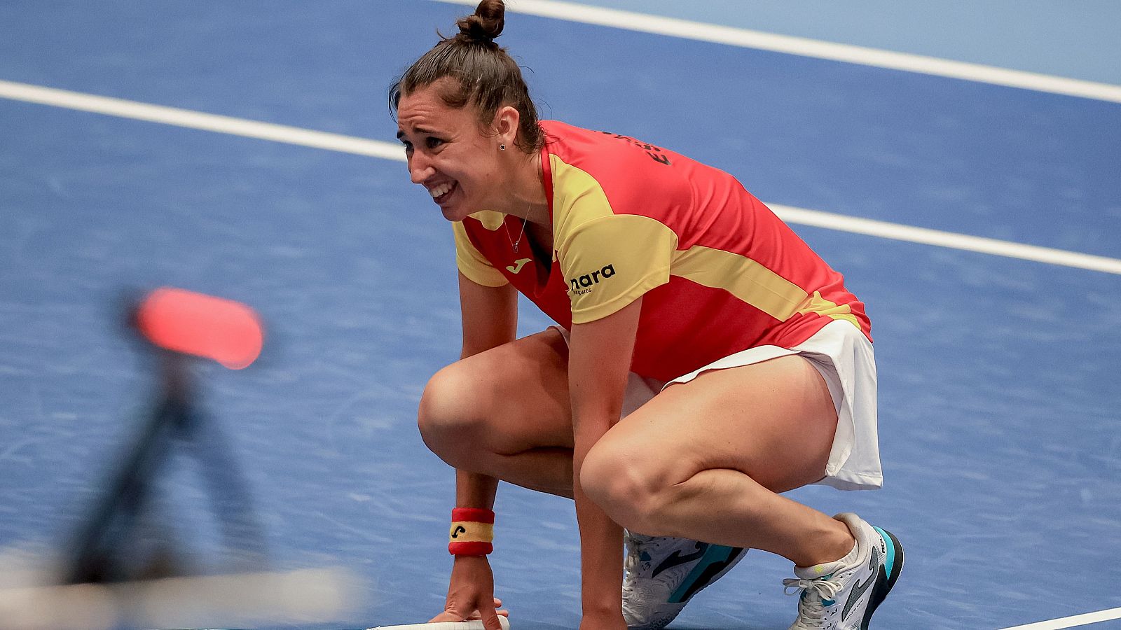 La española ha decidio parar temporalmente su carrera como tenista profesional.