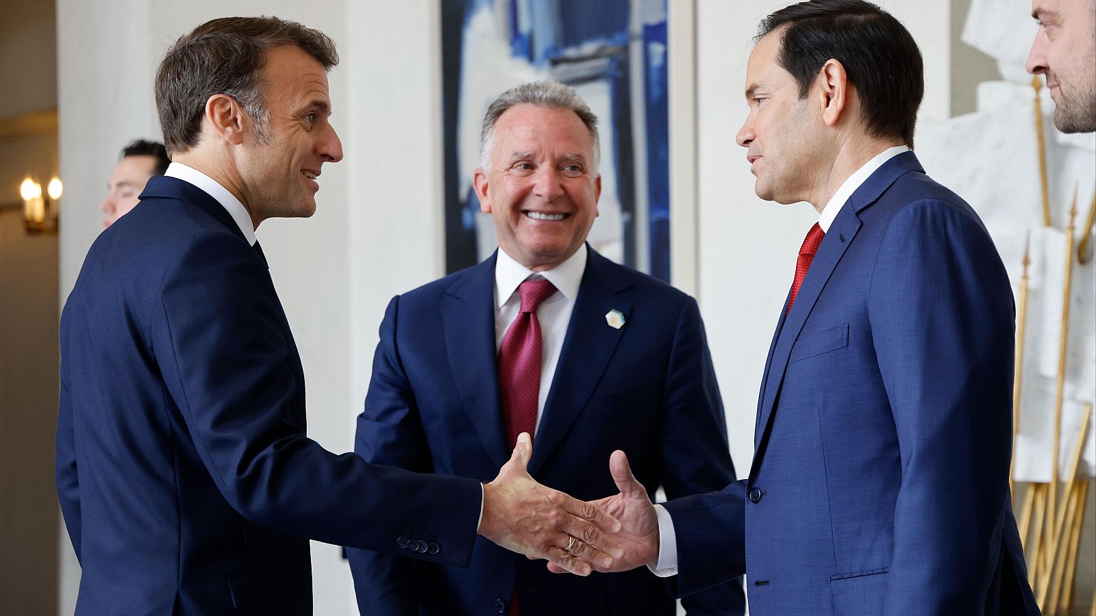 El presidente francés, Emmanuel Macron, se reune con el Secretario de Estado de EE.UU., Marco Rubio