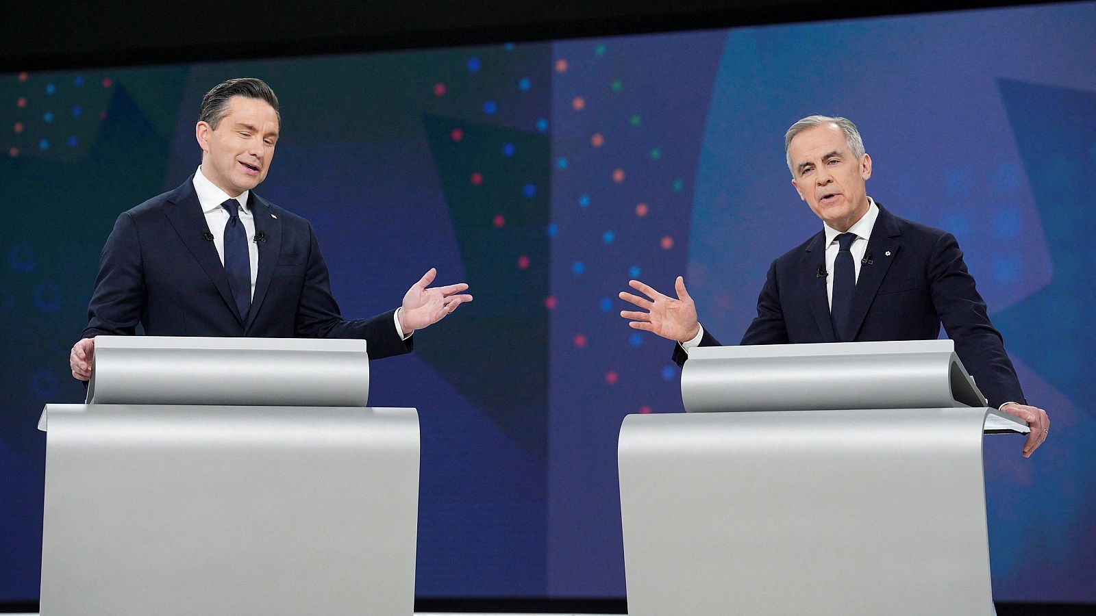 El líder conservador, Pierre Poilievre, y el primer ministro canadiense, Mark Carney, durante el debate electoral