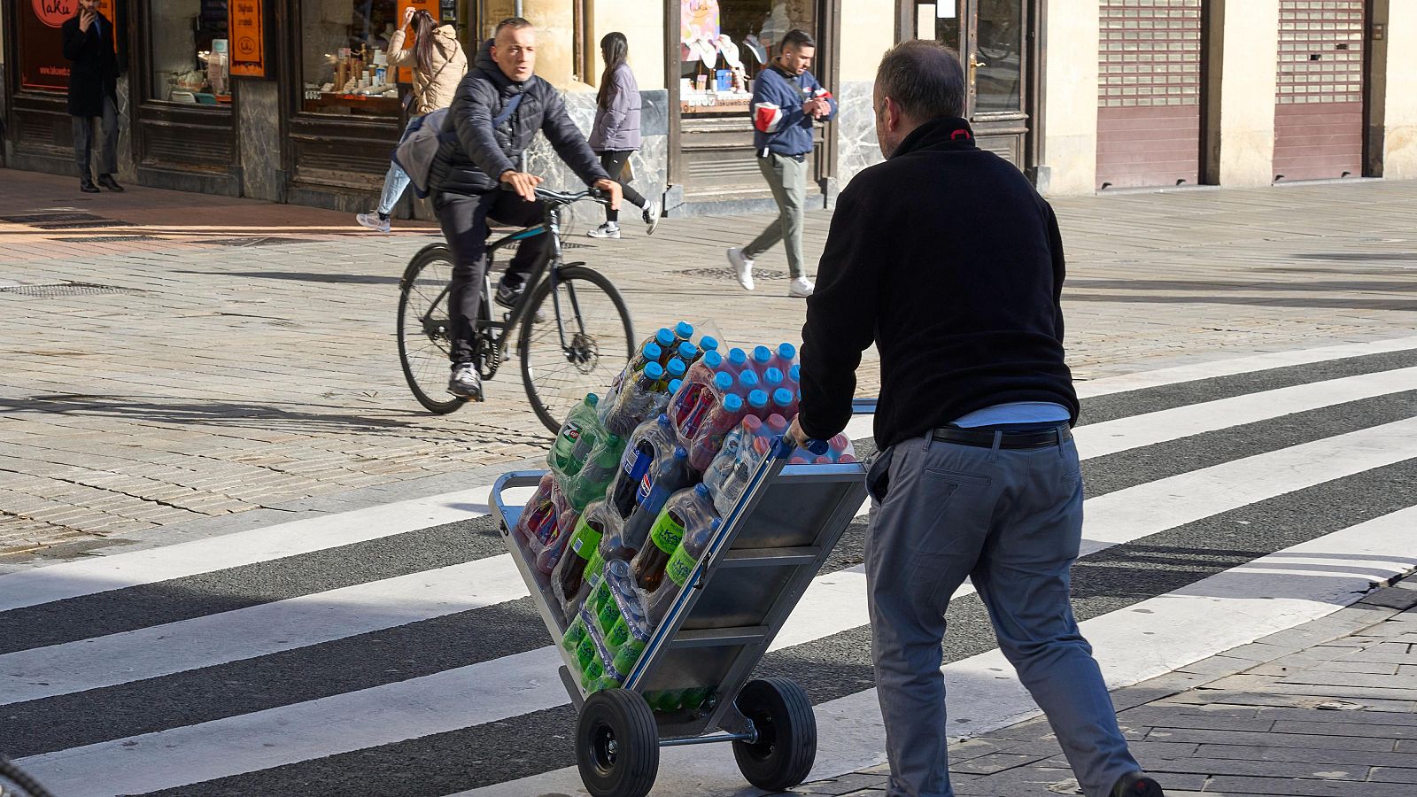 La población en edad de trabajar caerá a partir de 2030 con más participación de los mayores de 60, según la AIReF