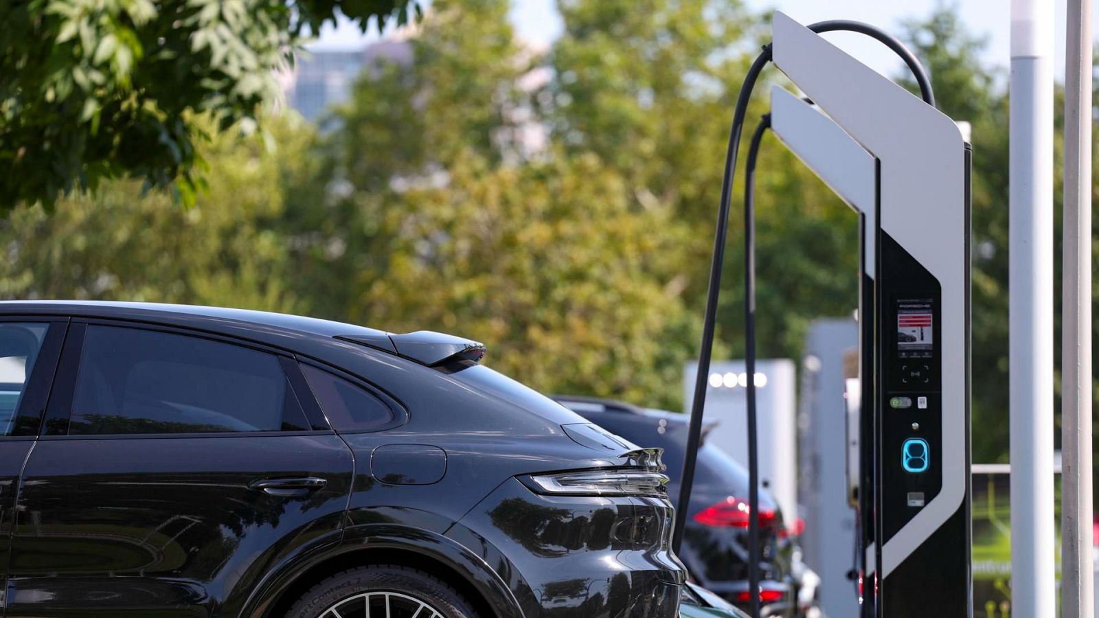 Las comunidades del PP rechazan el plan Moves y piden ayudas para vehículos eficientes de cualquier tecnología