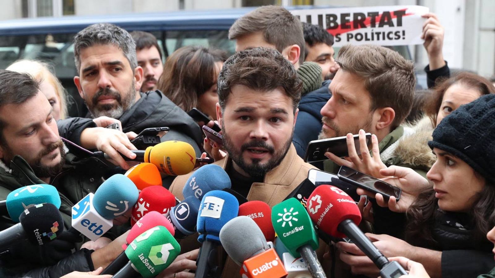 Gabriel Rufián, a las puertas del Supremo en apoyo a Junqueras