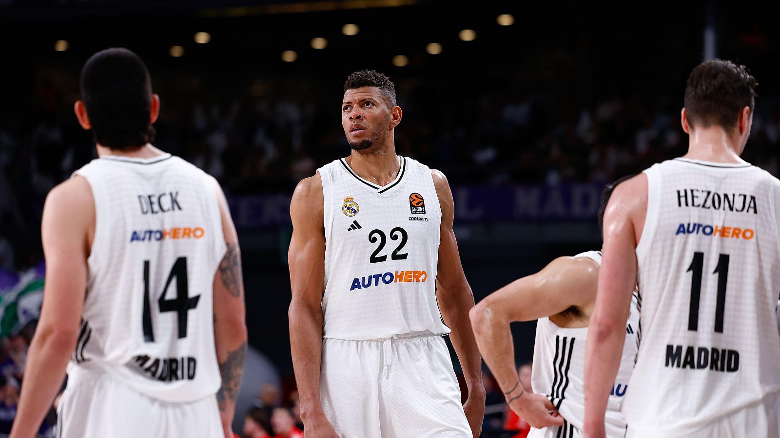 Deck, Tavares y Hezonja durante el Real Madrid - Bayern