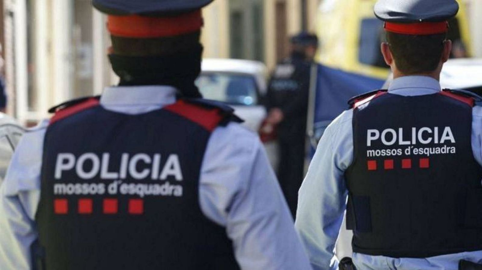 Dos agents de Mossos d'Esquadra.