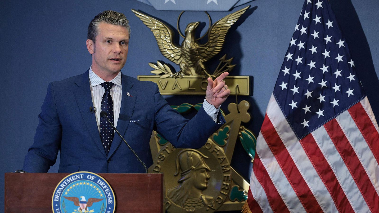 El secretario de Defensa de Estados Unidos compartió datos militares en un chat de familiares