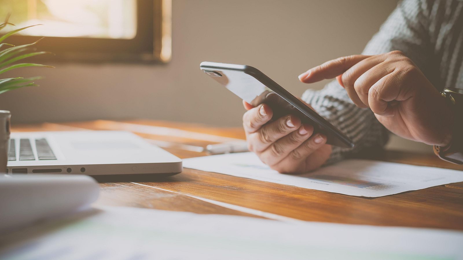 ¿Cómo hacer la declaración de la renta 2024 por teléfono? Documentos necesarios y pasos a seguir