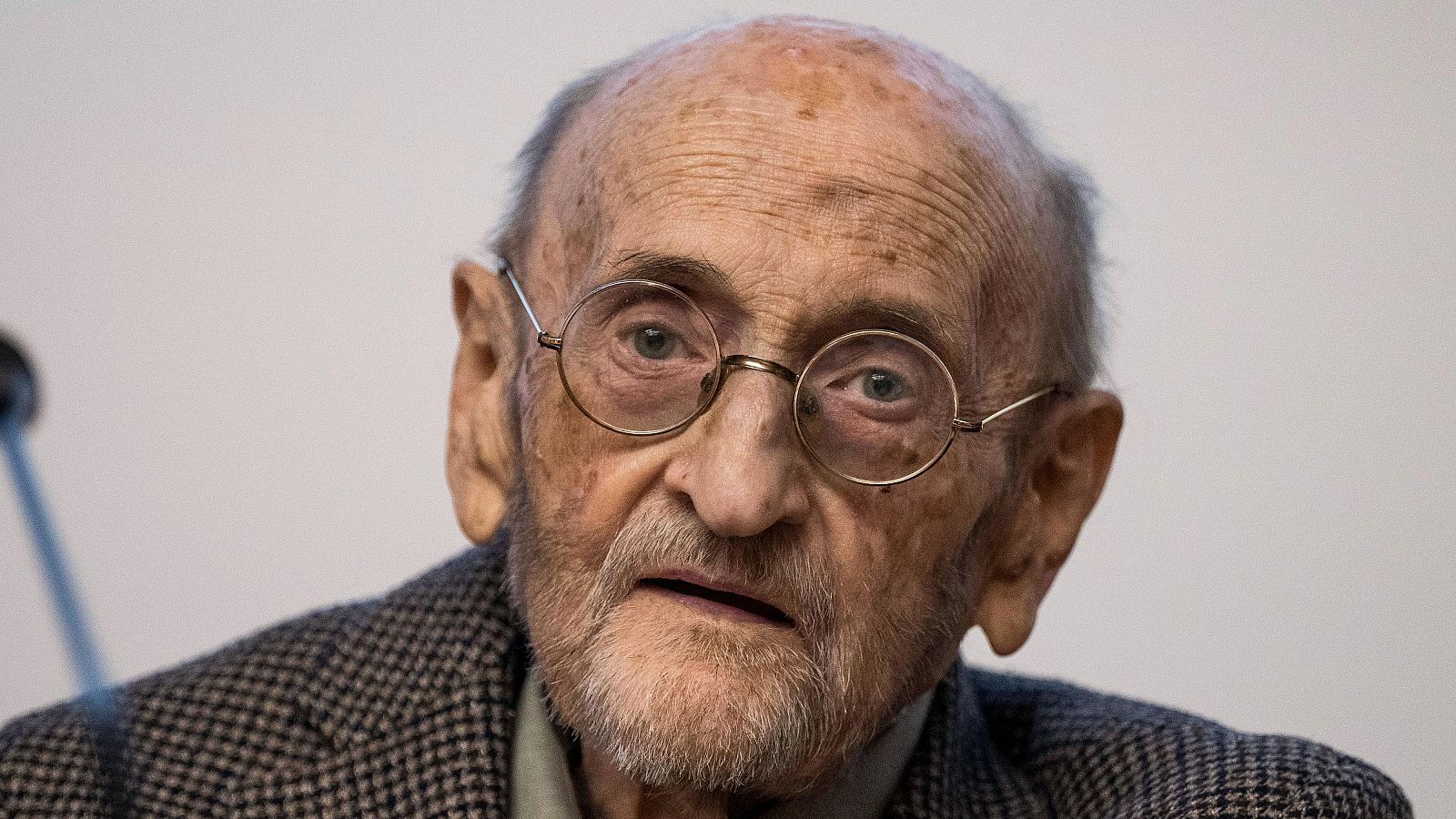 Álvaro Pombo no pronunciará el discurso del Premio Cervantes por problemas de salud.