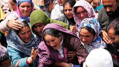 La India despide a los turistas muertos en el ataque en Cachemira: "Vimos a los visitantes gritando y corriendo"