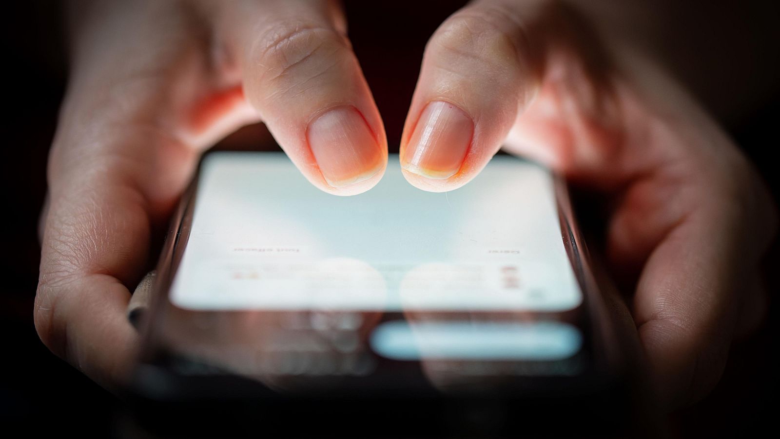 La Comisión Europea multa a Apple con 500 millones de euros y a Meta con 200 millones