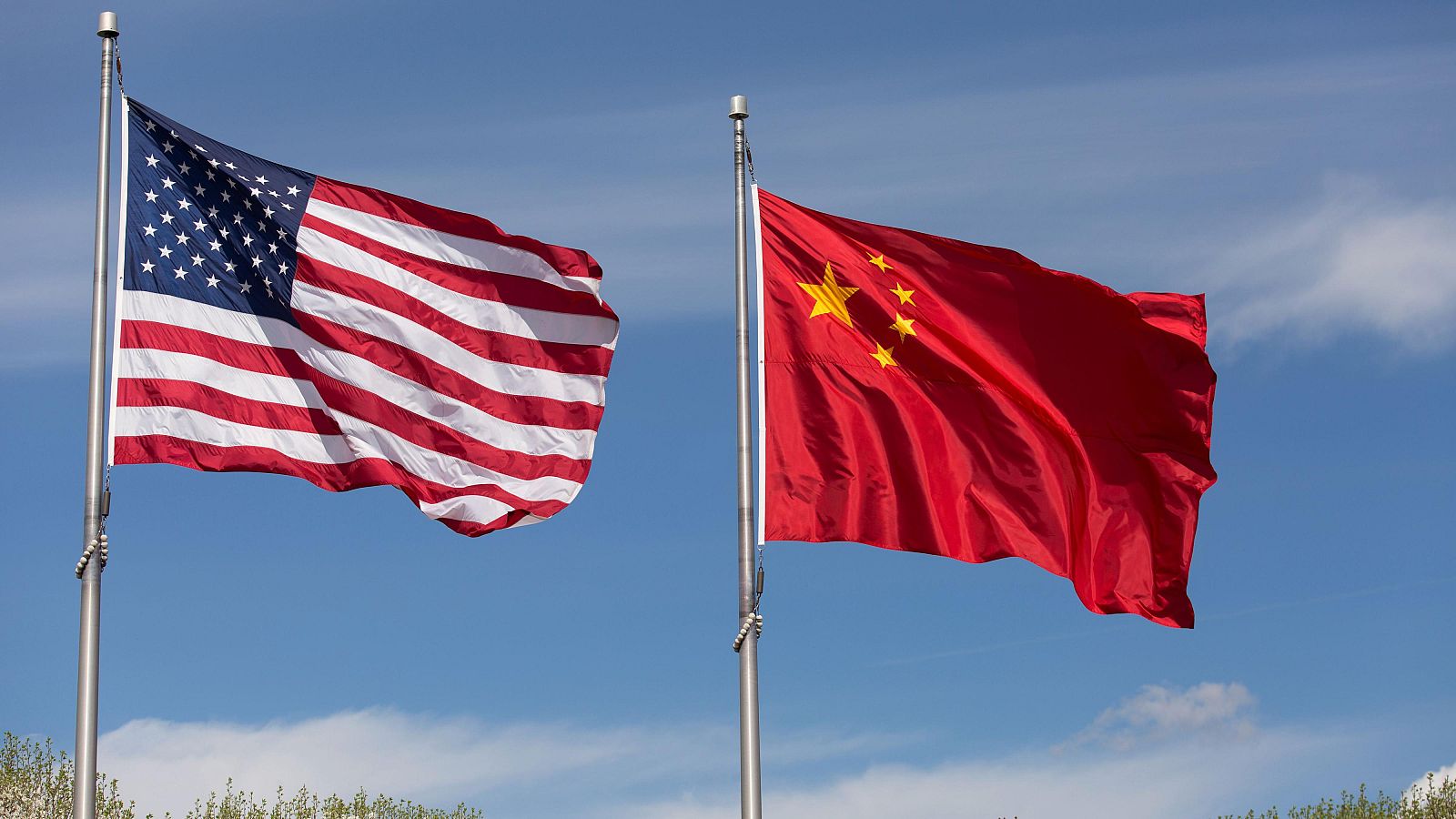 Trump se abre a bajar "sustancialmente" los aranceles a China y Pekín le pide al magnate "respeto" si quiere negociar