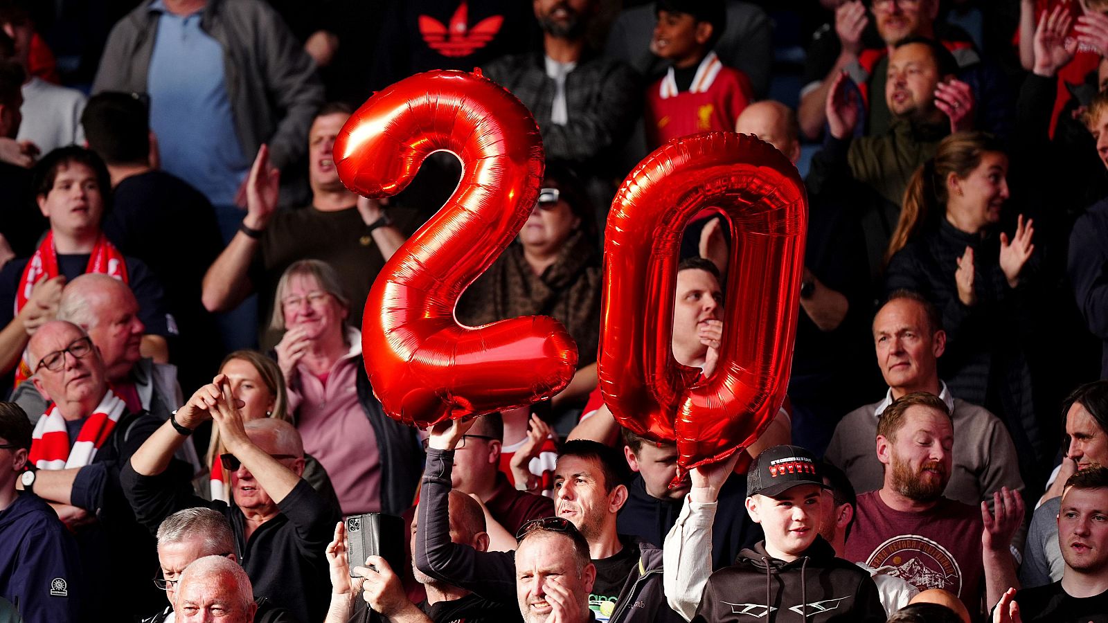 El Liverpool gana la Premier y alcanza al United con 20 títulos