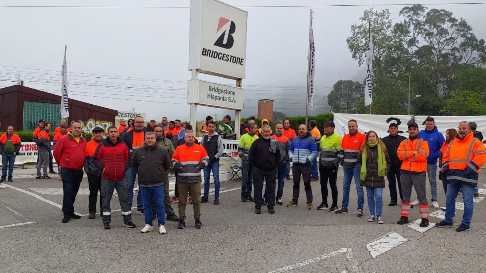 Bridgestone afronta su quinta jornada de huelga en Puente de San Miguel y Basauri contra el ERE de la compañía