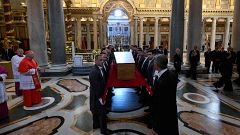 Del Vaticano al Coliseo: el córtejo fúnebre del papa Francisco recorre el corazón de Roma hasta Santa María la Mayor