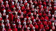 Una multitudinaria misa, encuentros de líderes y fieles emocionados: las imágenes del funeral del papa Francisco