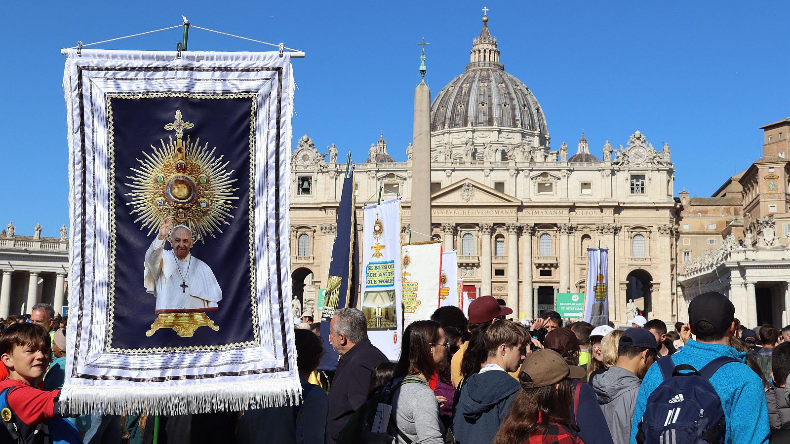 Plaça de Sant Pere del Vaticà durant el funeral del papa Francesc | ACN