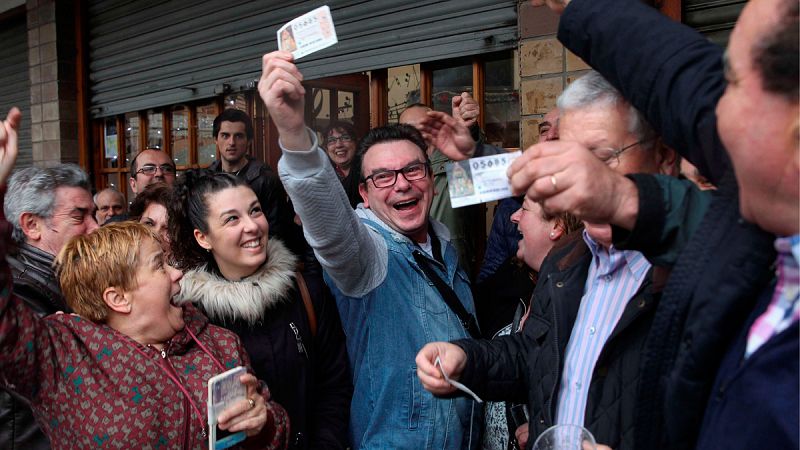 El 05.685, primer premio de la Loter�a del Ni�o 2018, vendido �ntegro en Bilbao