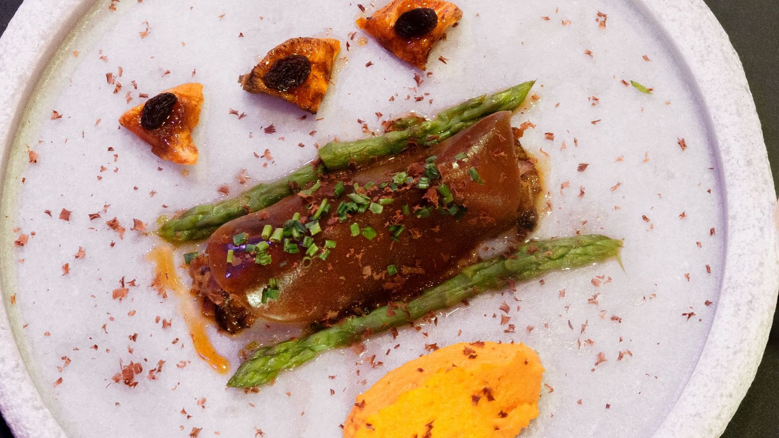 Receta de canelón de jabalí con gelatina de consomé de Chema en MasterChef 13