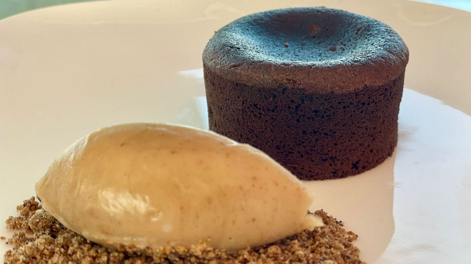 Receta de coulant de chocolate con helado de caramelo de miso de MasterChef 13