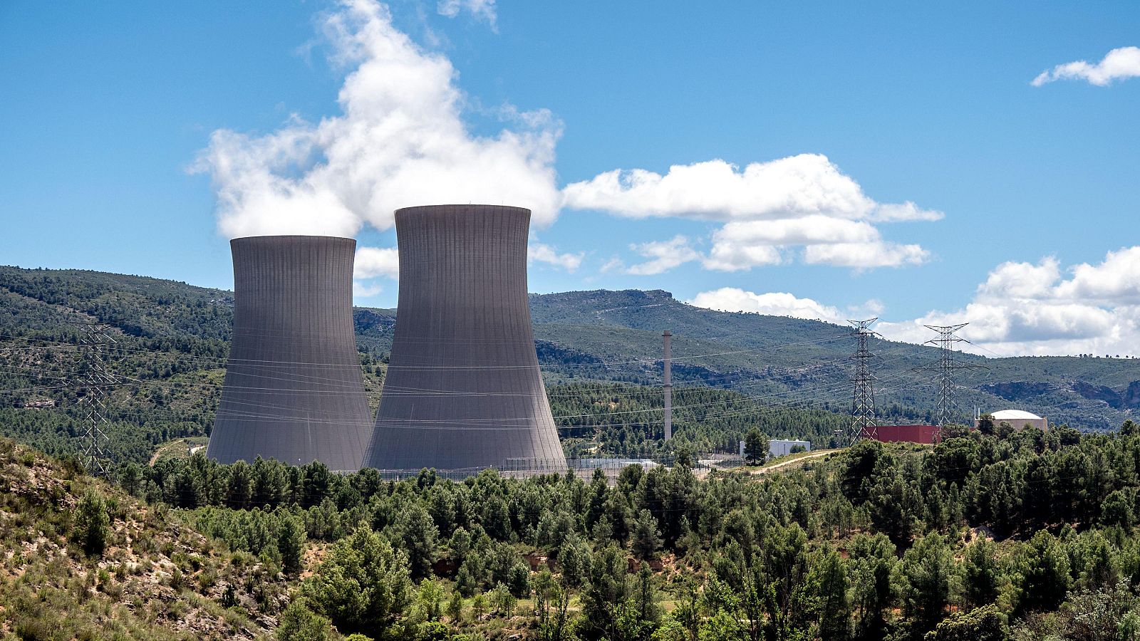 Centrales nucleares, refinerías y el sistema de gas: así les afecta el apagón eléctrico