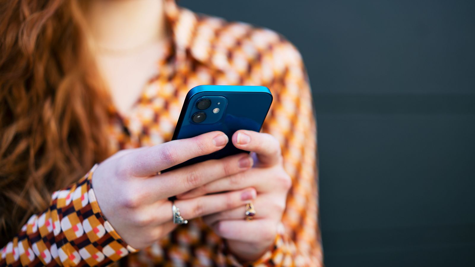 Sánchez pide hacer un "uso responsable" de los móviles tras el apagón generalizado en España