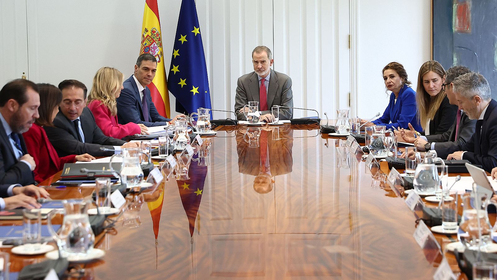 El rey preside la renuión del Consejo de Seguridad en La Moncloa