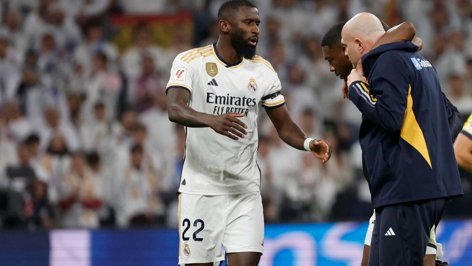 David Alaba sufre una rotura de menisco, lesión de la que ha sido operado con éxito Antonio Rüdiger