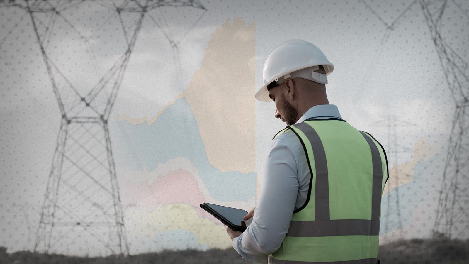 Un técnico delante de una línea de alta tensión eléctrica