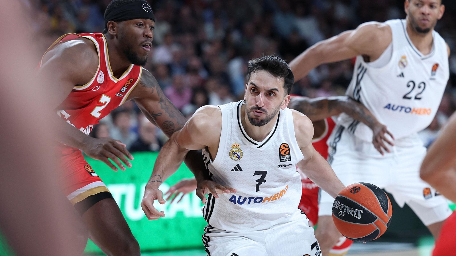 El Real Madrid vence a Olympiacos en el tercer partido de la serie de cuartos de final de la Euroliga