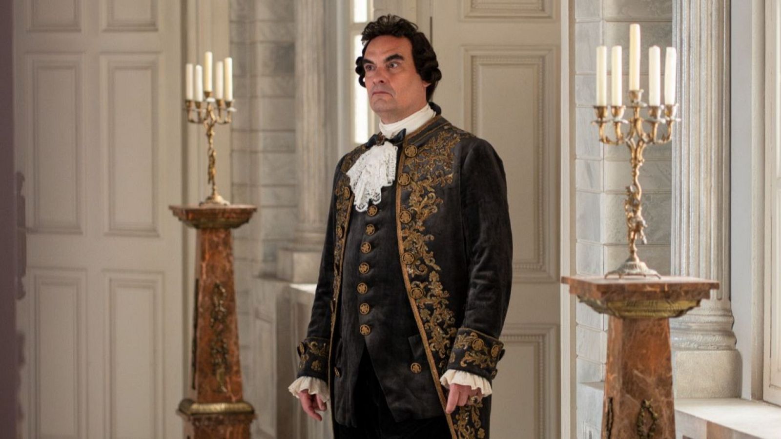 Don Hernando, el padre de Leonardo de Guzmán, se presenta en 'Valle Salvaje'