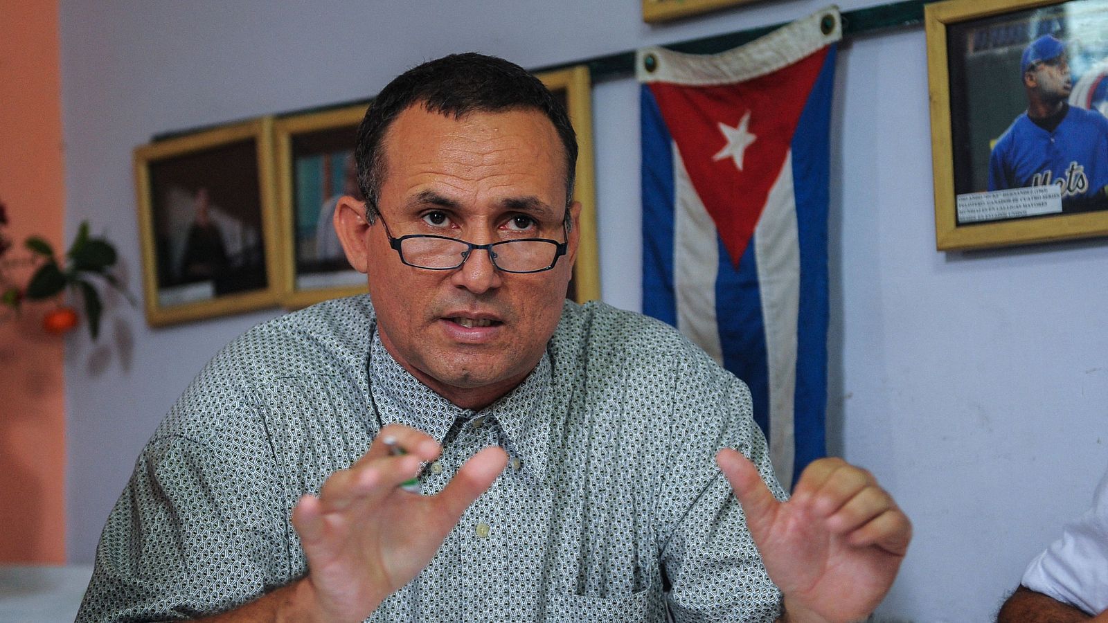 Imagen del líder opositor cubano, José Daniel Ferrer, durante un comunicado de prensa