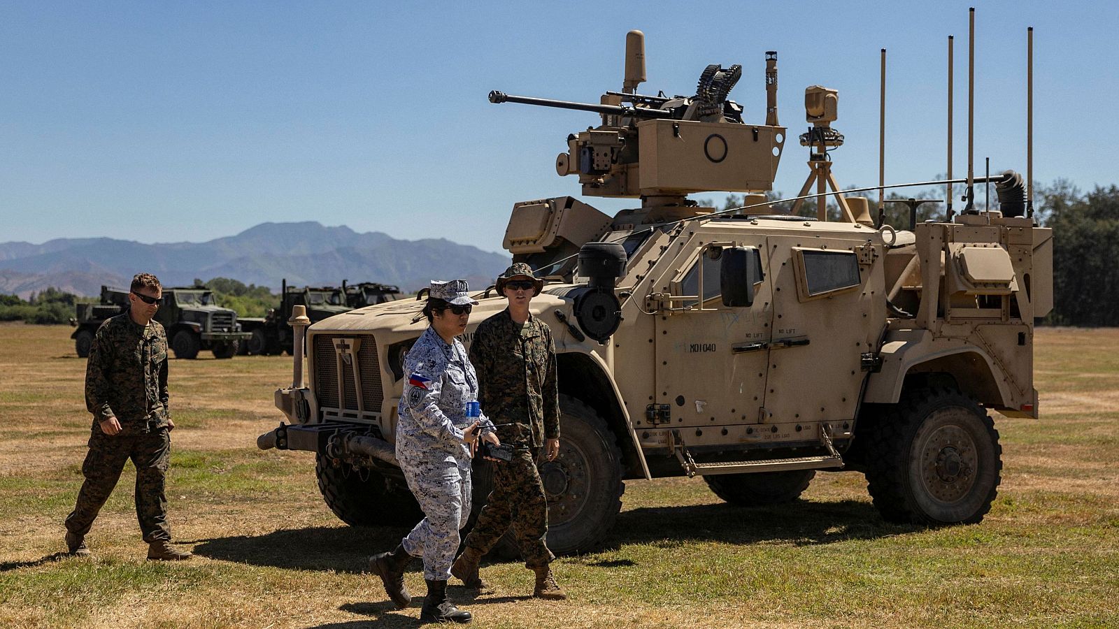Soldados estadounidenses y filipinos durante los ejercicios militares conjuntos anuales, en la base naval de San Antonio, Filipinas.