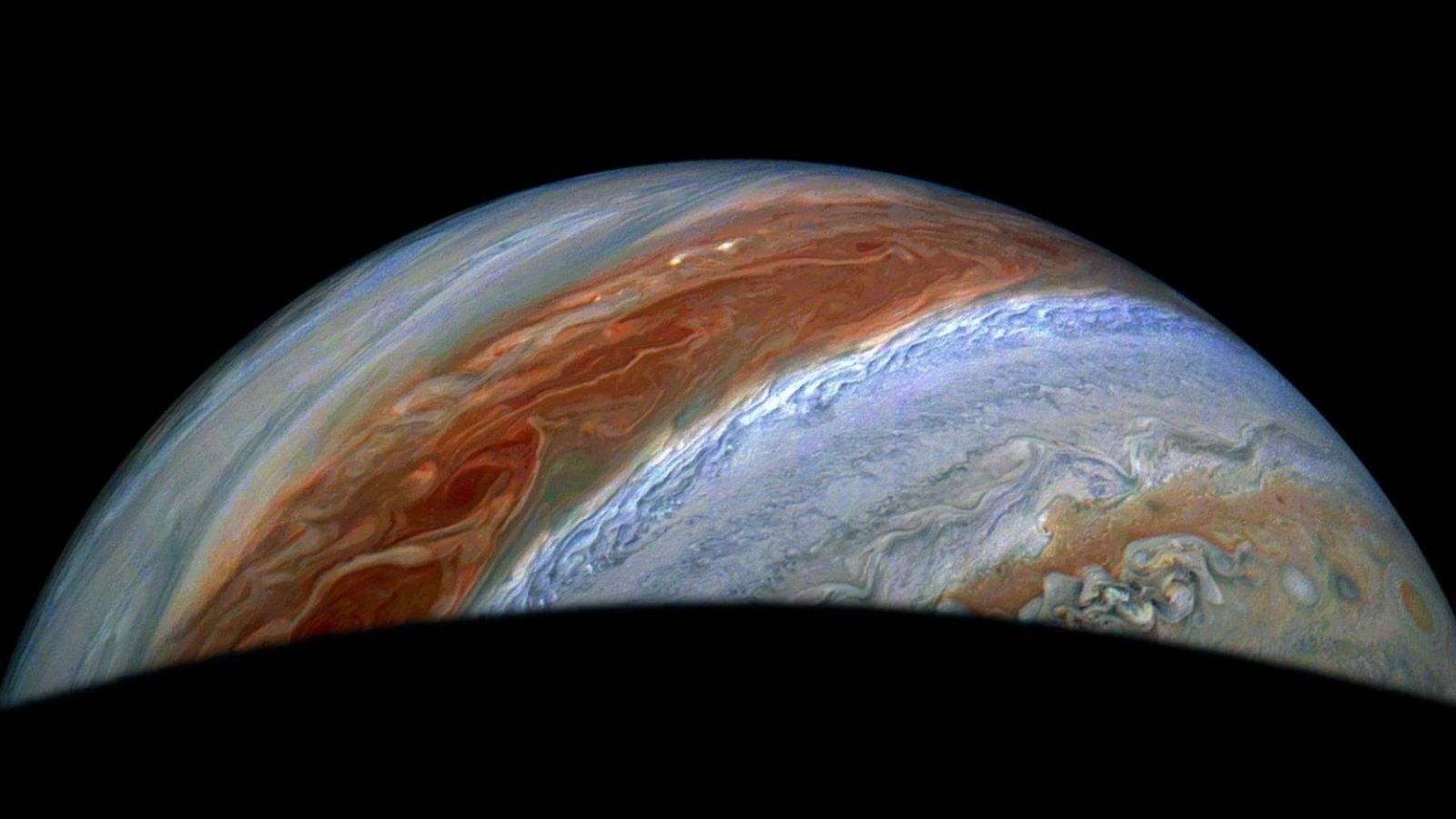 La misión Juno de la NASA se adentra en la superficie de Júpiter e Ío