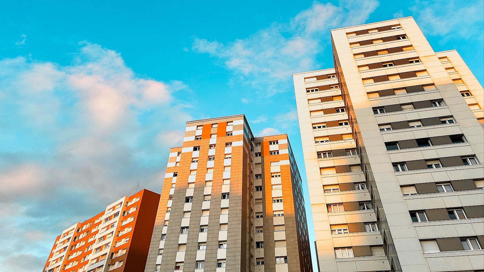 El euríbor registra en abril su mayor caída en más de 15 años y se coloca en el 2,143%