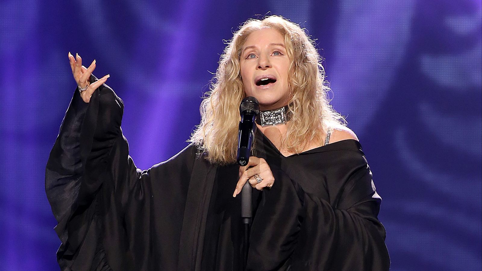 La artista Barbra Streisand cantando en Nueva York en 2019.