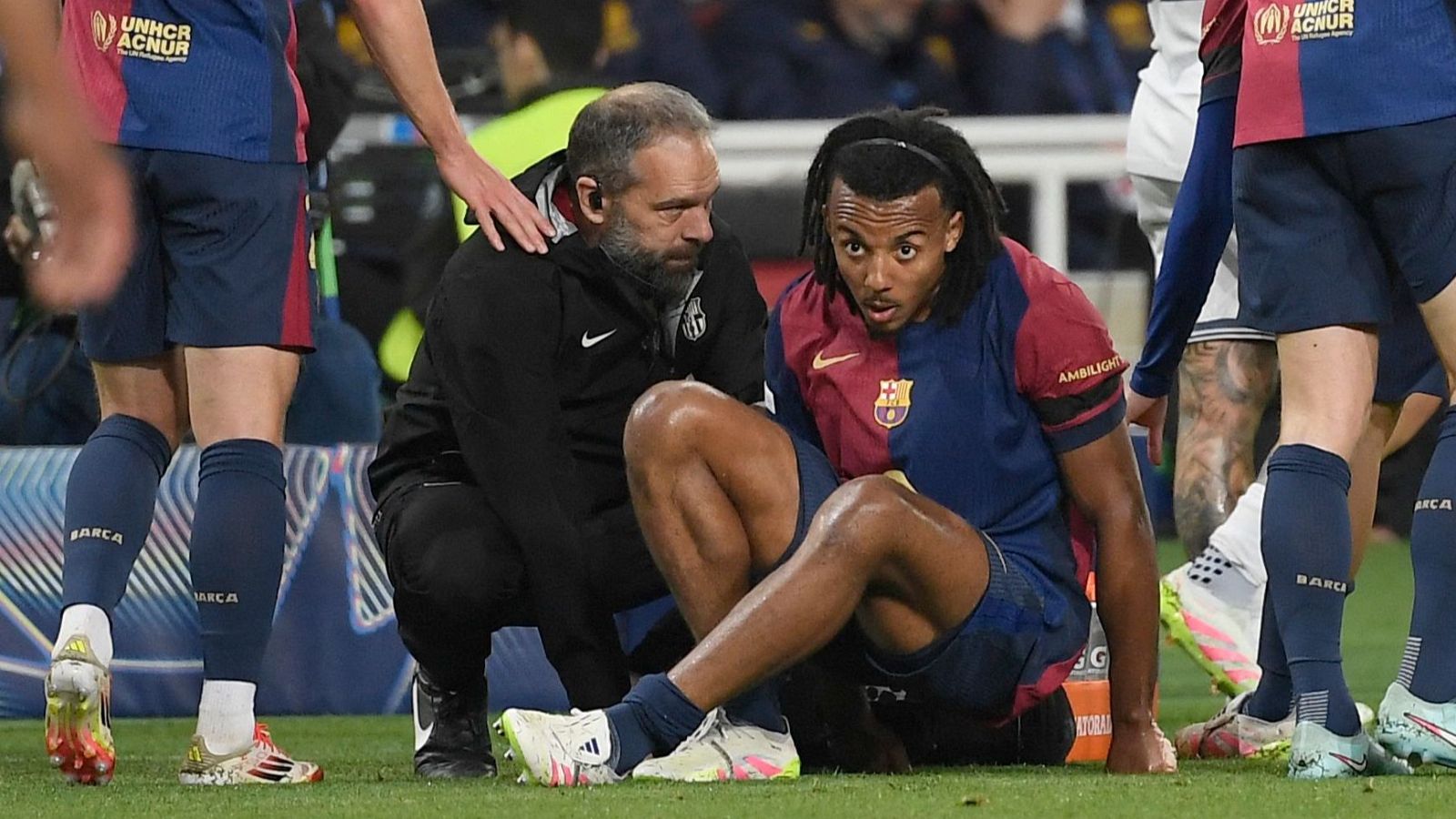 Jules Koundé se lesiona en el partido contra el Inter