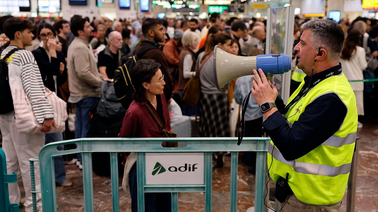 El apagón pone a prueba la reputación de España, referente en renovables: "Es momento de hacer muchos deberes"