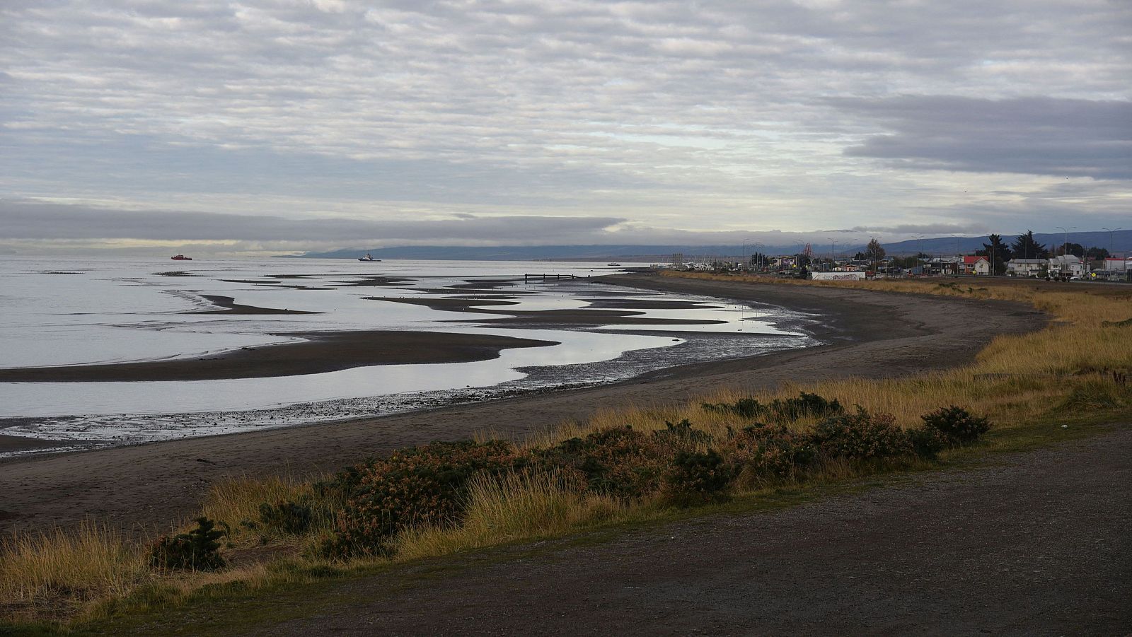 Vista de la playa norte en Punta Arenas, Chile