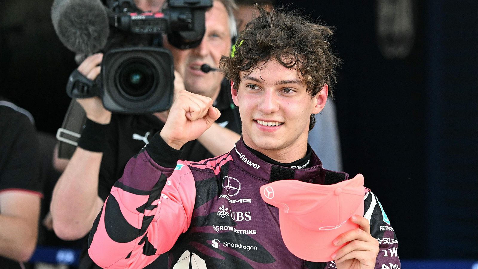 Kimi Antonelli celebra su 'minipole'